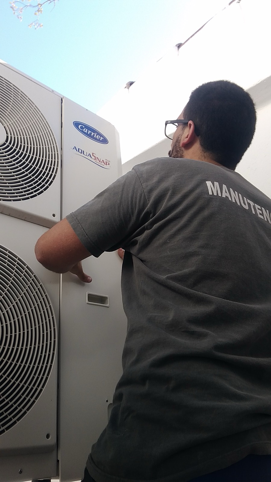 Técnico da H2SERVICE em intervenção
